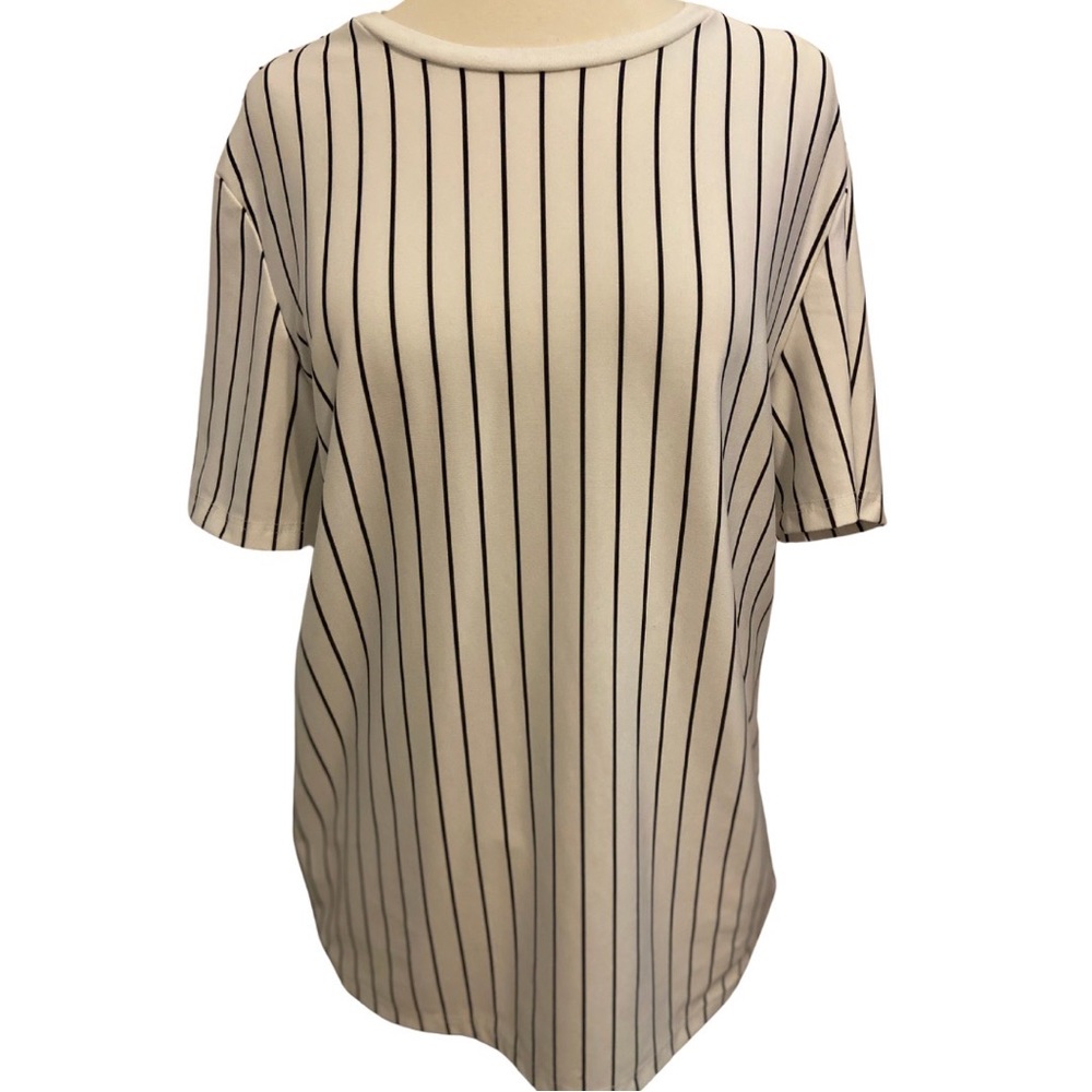 💛 SHEIN oversized white shirt stretchy rayon with black stripes Size S like new